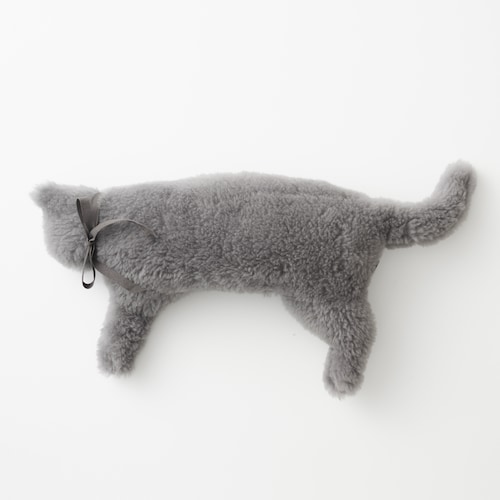 「眠りにつくまで、心地よい」リアルなフォルムで柔らかい猫の抱き枕［日本製］