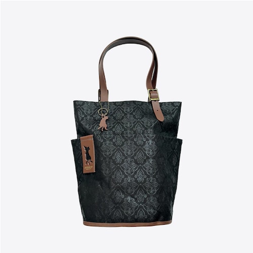 【保護ネコに寄付できる】「猫モチーフが、さりげない」ダマスク柄バケットトート［日本製］