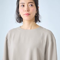 すっきりとしたクルーネック