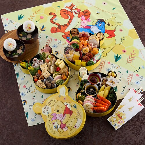 【フードロス対策】【50%OFF】【送料無料】【ご注文は1/18まで】 おせち・三段重「くまのプーさん」最中お吸い物4個付き （賞味期限2026年1月31日）