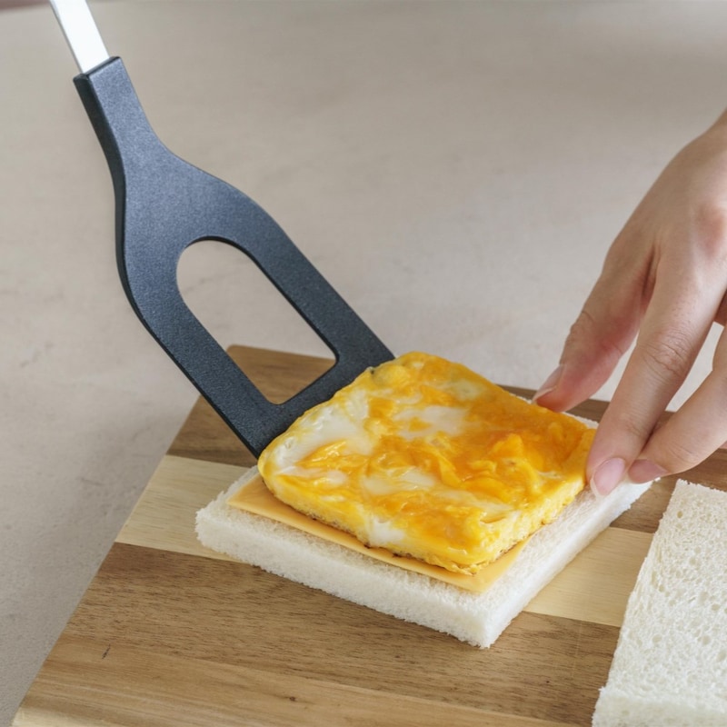 目玉焼きを焼いても卵がくっつきにくく取り出しやすいフッ素樹脂加工