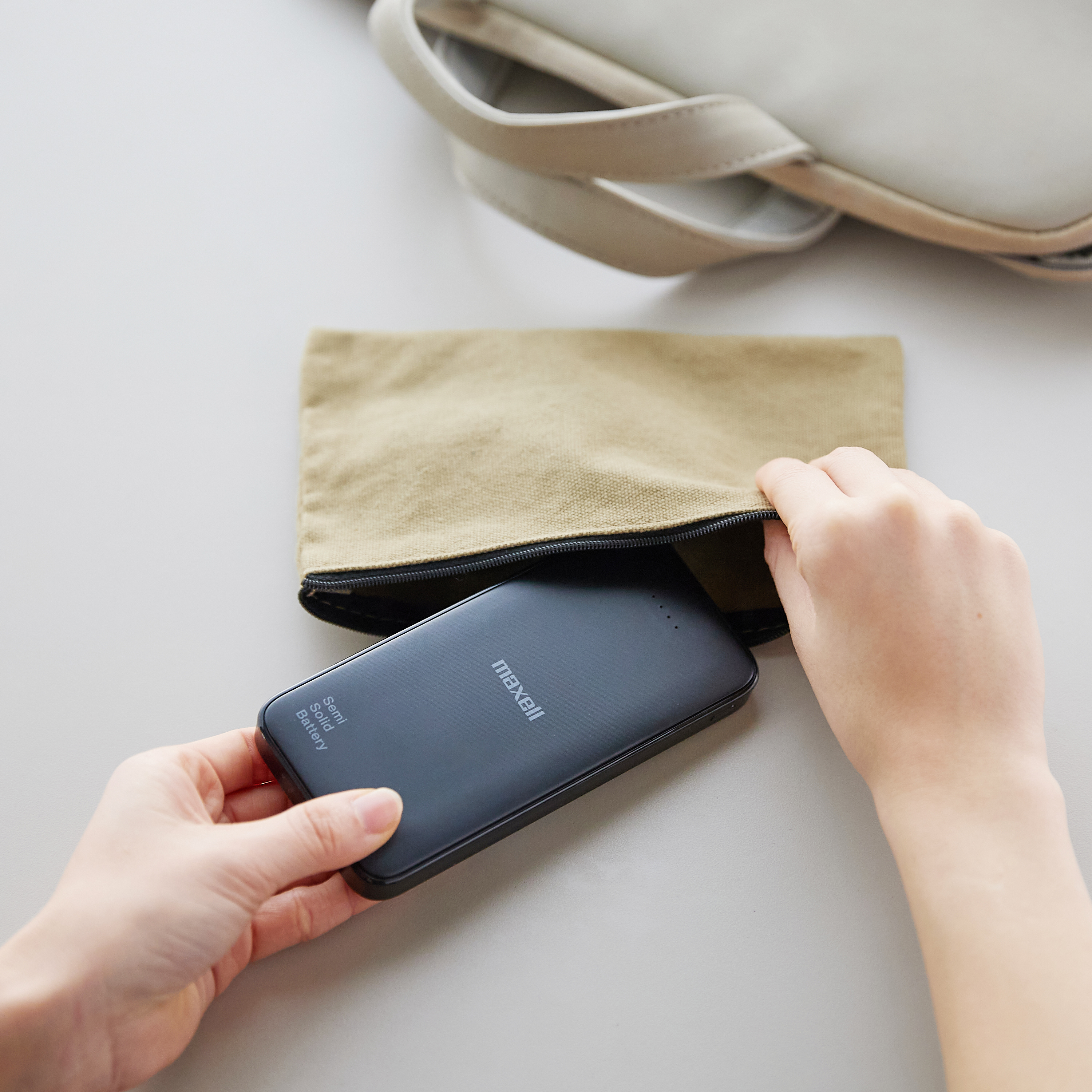 半固体モバイルバッテリー 半固体モバイルバッテリー