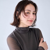 メロー始末のハイネック襟でシャツなどの重ねコーデにも