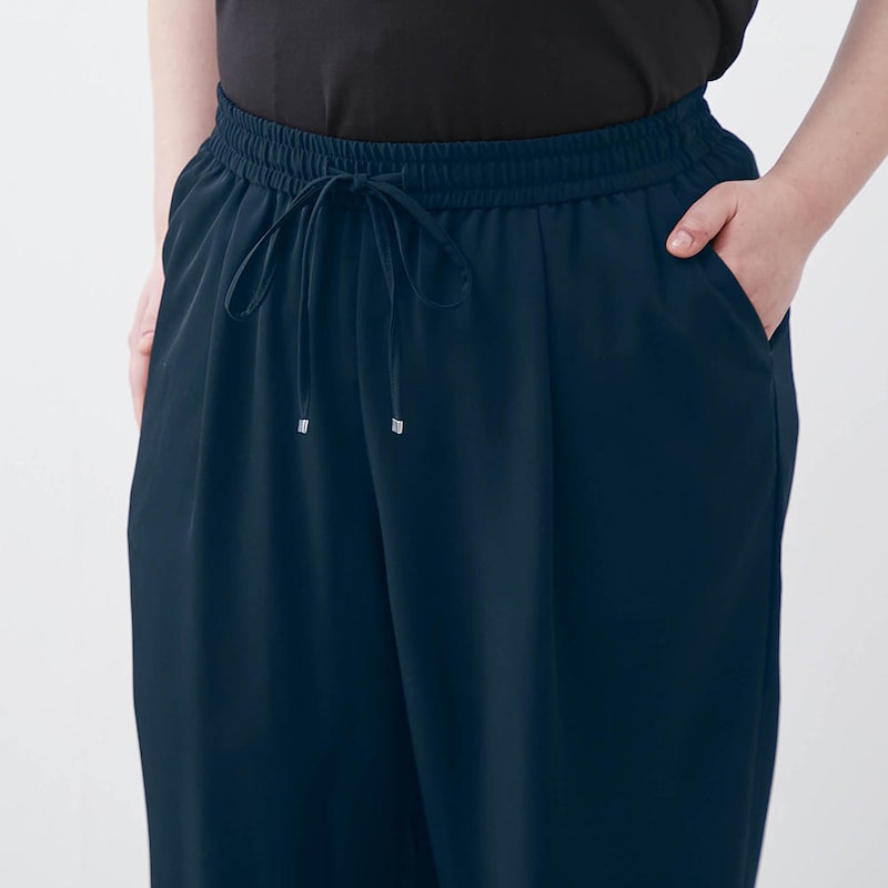 ウエストは総ゴムなのでラクちん