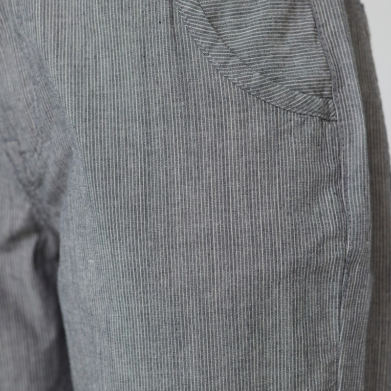 チャコールストライプ生地アップ
