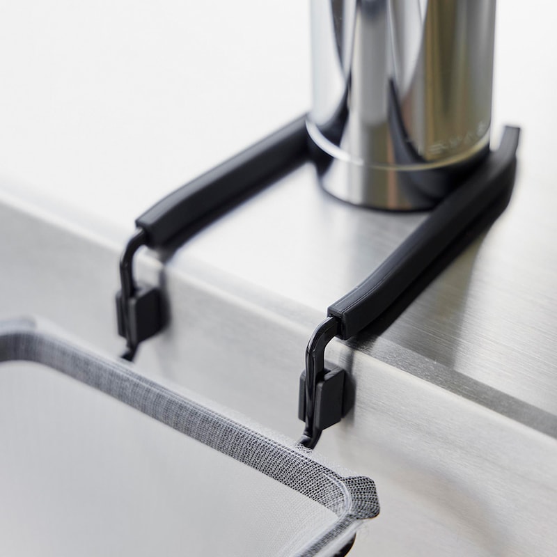 シリコーンカバー付きで、蛇口やシンクを傷つけません