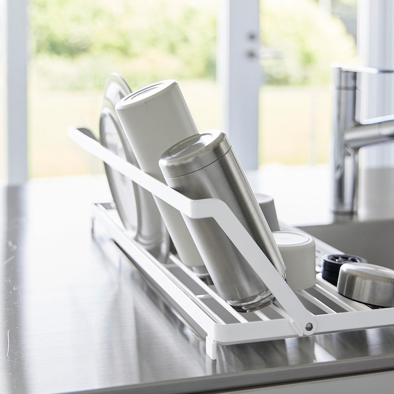 スタンドバーが固定されているので、ジャグボトルを立てかけて乾かせます