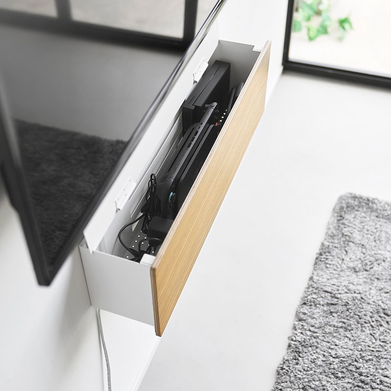 電源タップやルーター、ゲーム機などをまとめて収納