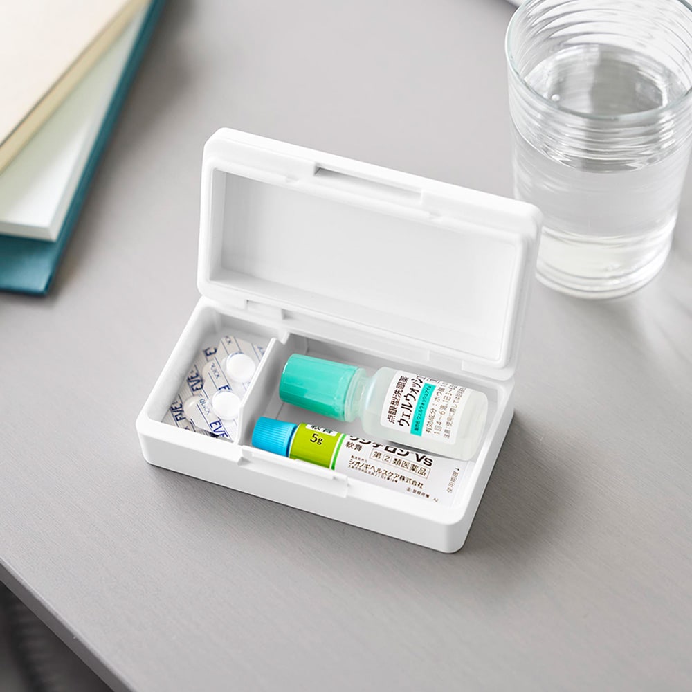 錠剤と目薬など持ち運びに便利です