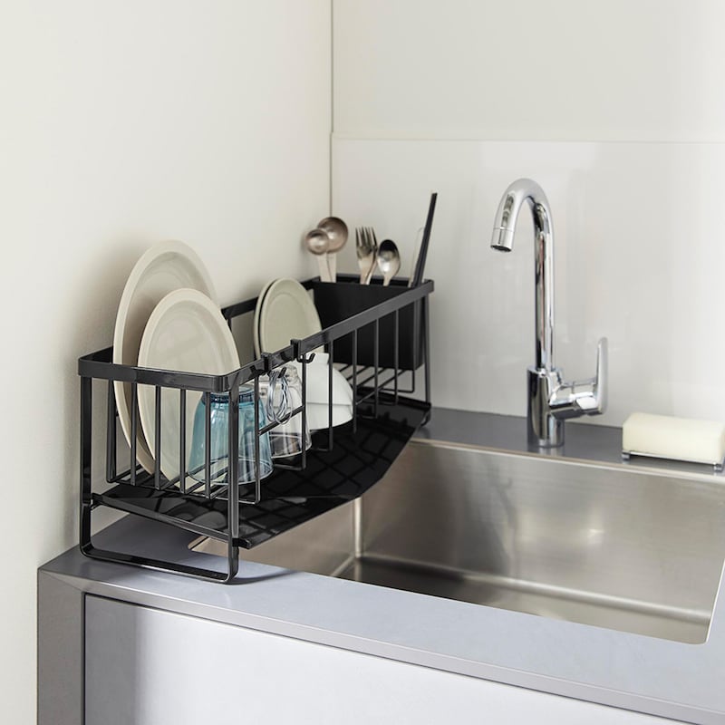 お皿が立てやすくコップも置きやすい二重構造