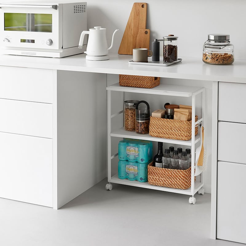 ゴミ箱の後ろやカウンター周りを有効活用できる奥行20cmのスリムなワゴン