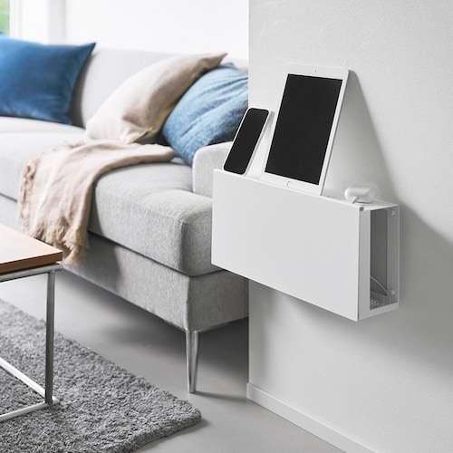 コンセントごと隠せる壁付けケーブルラック