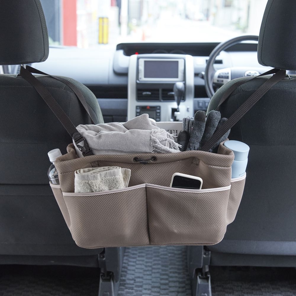こまごま荷物をひとまとめにできて車内がスッキリ