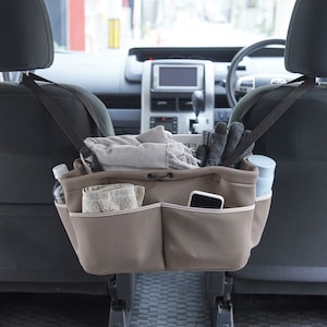 こまごま荷物をひとまとめにできて車内がスッキリ