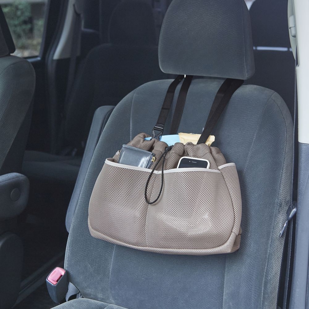 車のヘッドレストに引っ掛けて荷物の転がりや荷崩れ防止にも！