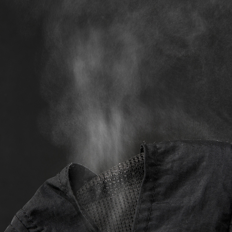 内生地は通気性のいいメッシュ素材