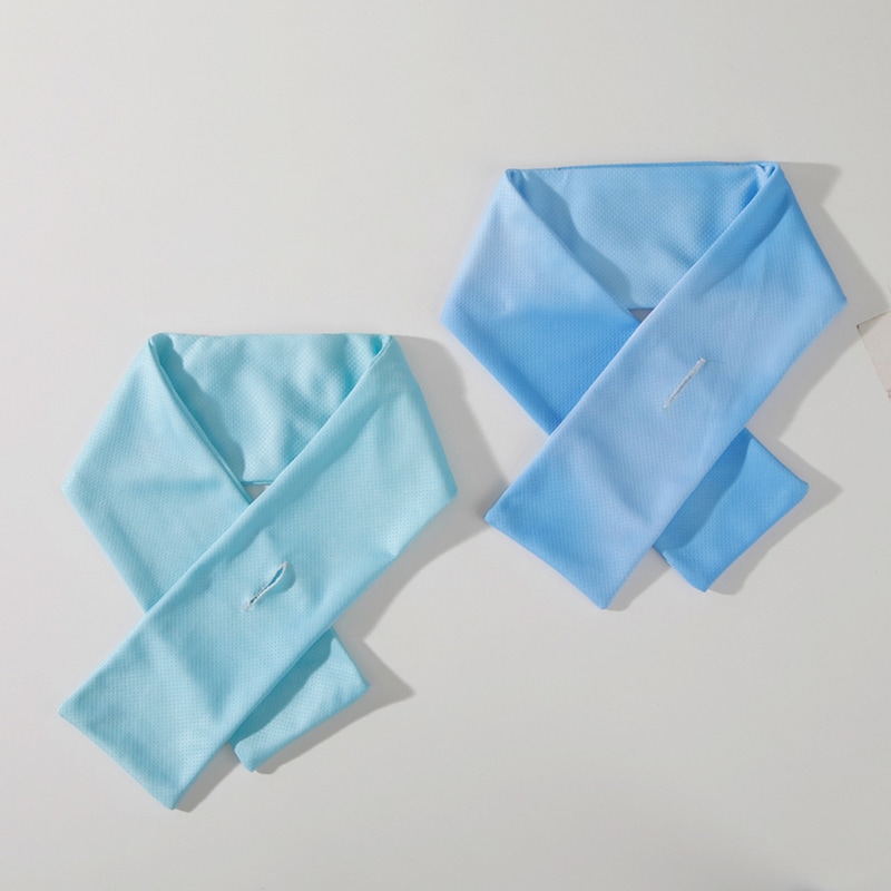 スリットに生地を通して両手フリーに