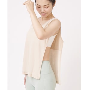 サイドが開いているから服を着たまま脱げる仕組み