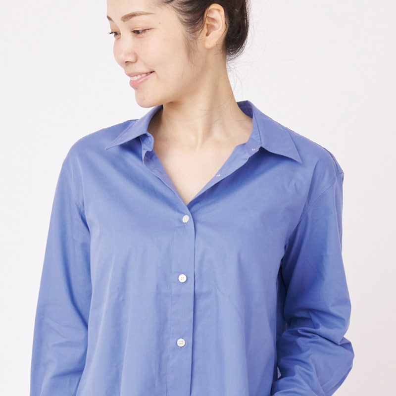 襟ぐり大きめで見えにくい