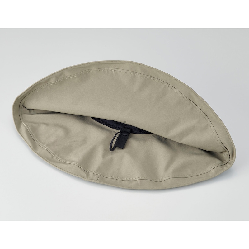 折りたたんでコンパクトに