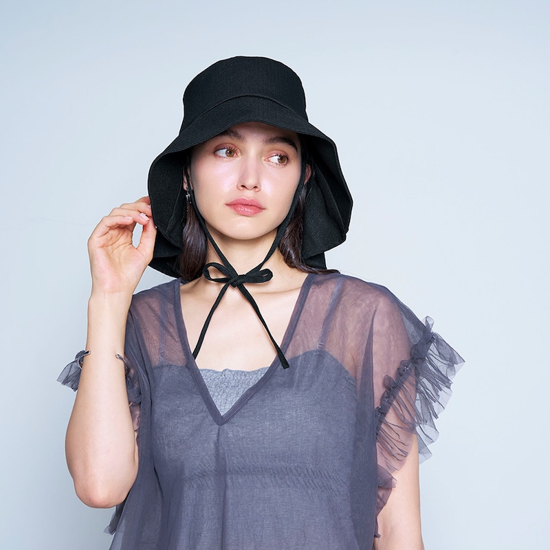 あごひもになるリボン付き