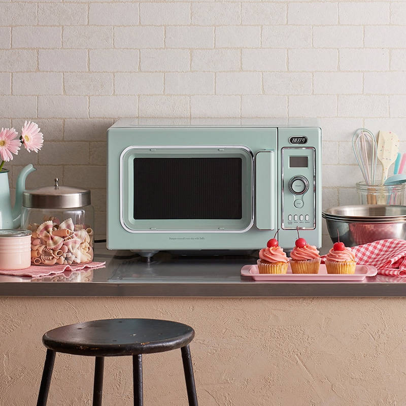 キッチンで映えるレトロクラシックなカラーと、細部にまでこだわったレトロスタイルなデザイン