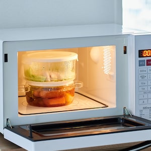 上下二段で二品同時調理！レンジで叶える美味しい蒸し料理