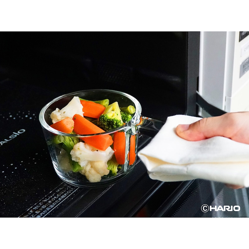 長い取っ手が便利！電子レンジ・オーブン加熱後取り出しやすい　