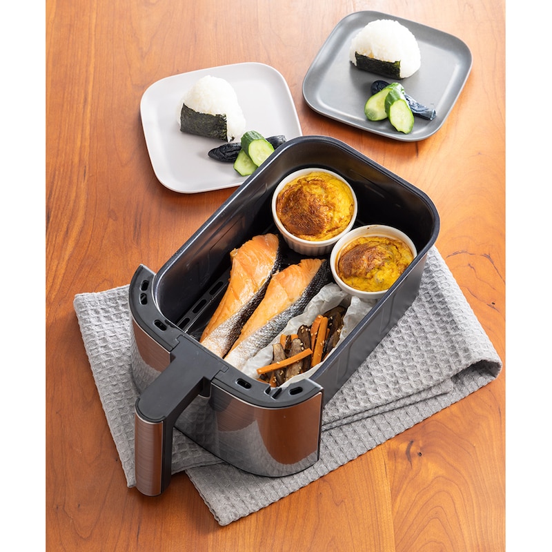 バスケット開閉で自動停止・再開。忙しい朝も複数食材を時短で調理