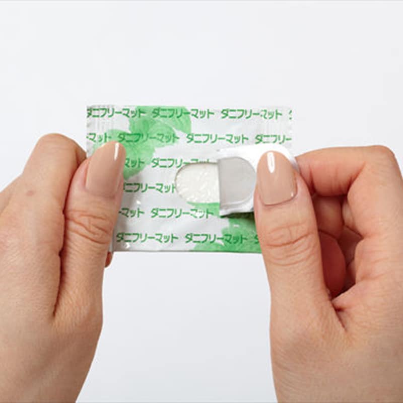 シールをはがして圧縮袋に入れるだけ