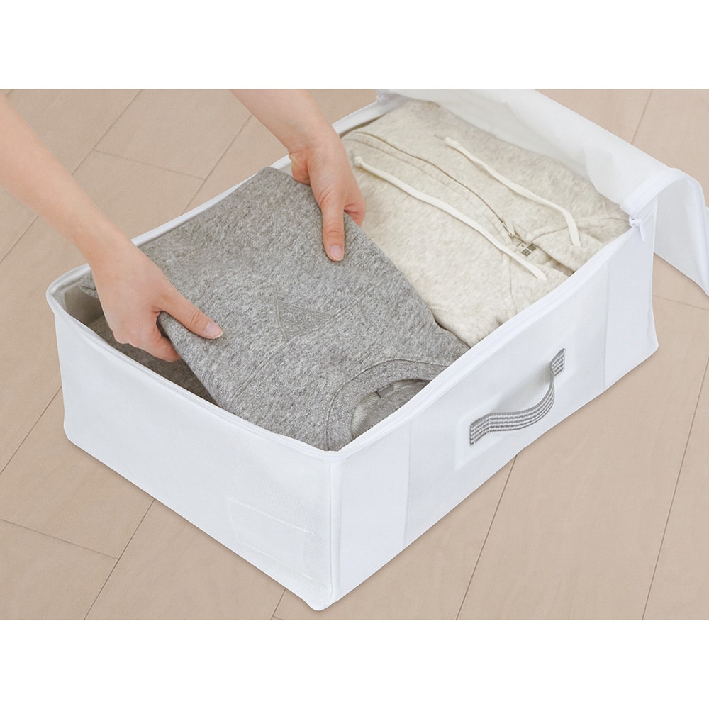 クローゼットの棚上にすっきり収納できる収納袋です