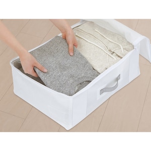 クローゼットの棚上にすっきり収納できる収納袋です