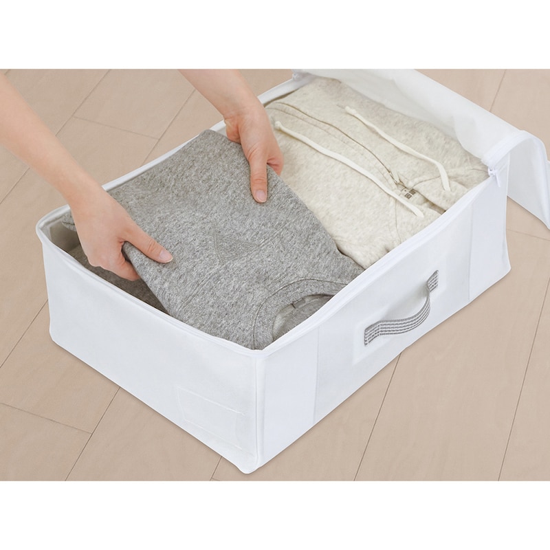 クローゼットの棚上にすっきり収納できる収納袋です