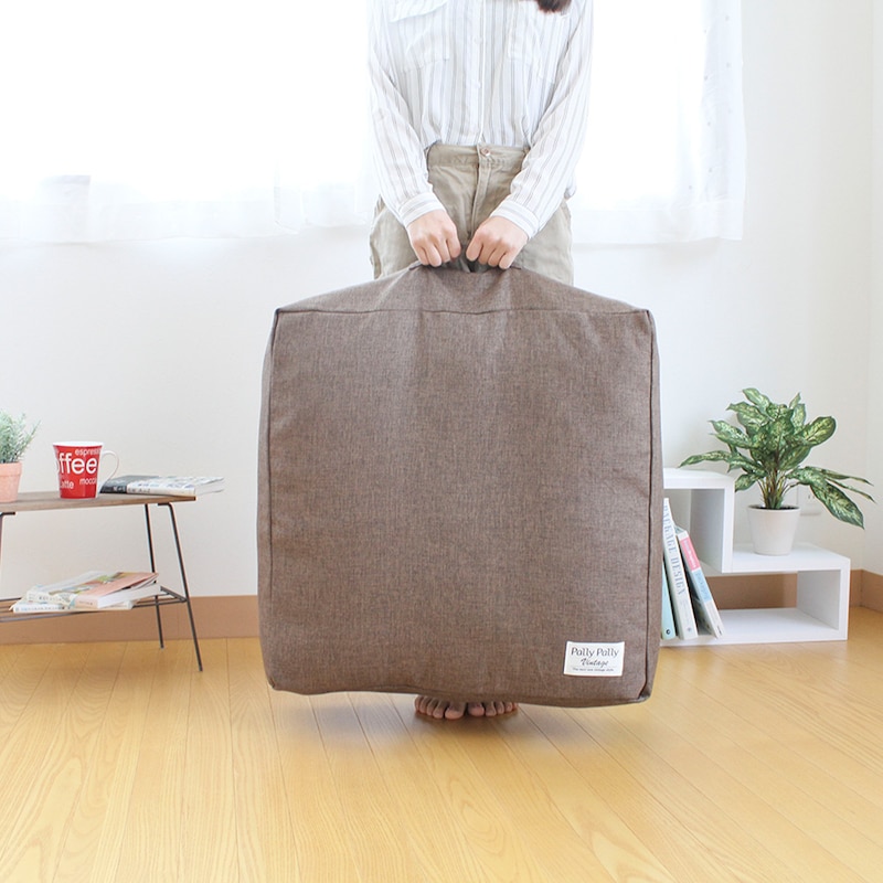 持ち運びに便利な持ち手付き