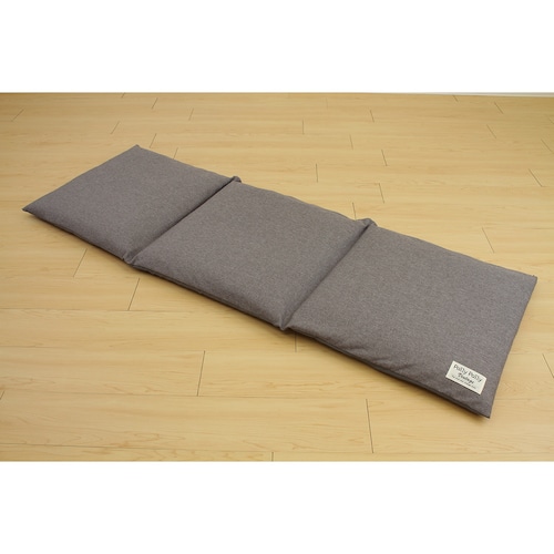 座布団がごろ寝クッションになる収納袋