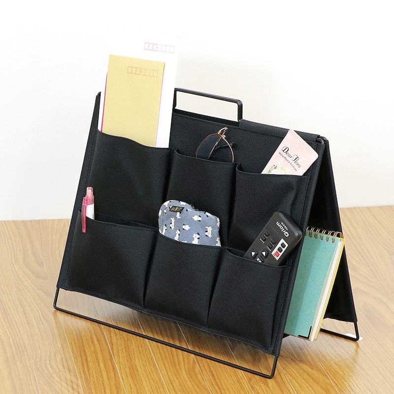 幅14cmのポケットにはハガキ・長3号の封筒が入ります