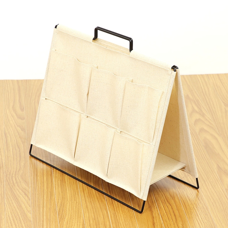 持ち手が付いているので収納したままラックの移動がしやすい