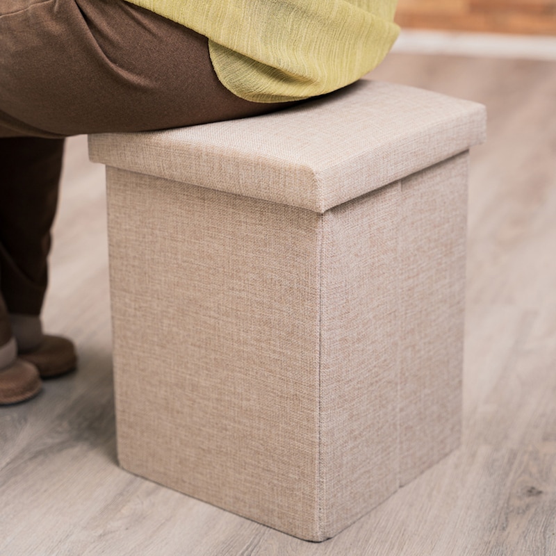 ちょこっと座れて、中にしまえて、使わない時は小さくたためる便利ボックスです