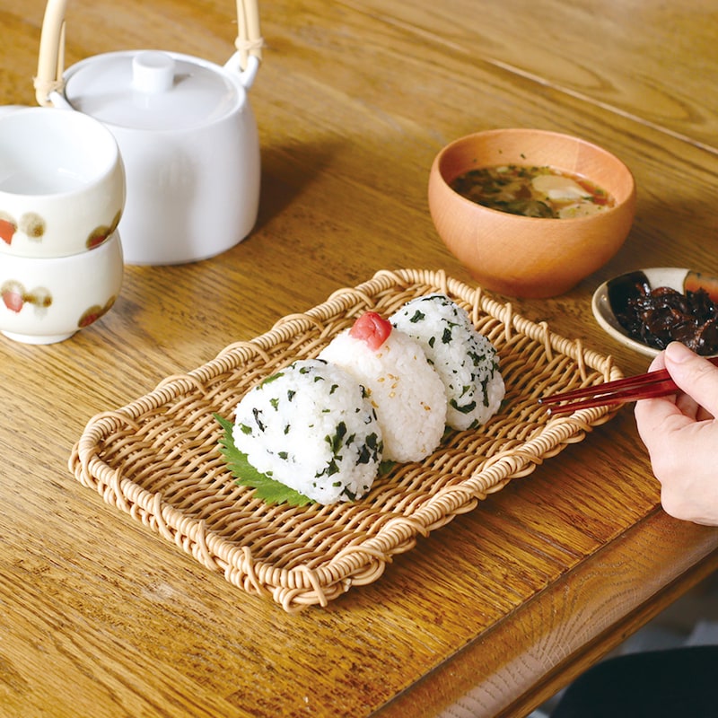 水切りや盛り付けにちょうどいい樹脂素材でできた「ざる」
