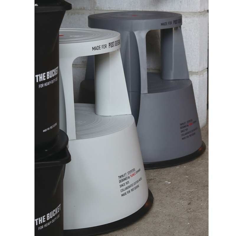 底面の内側にキャスター付き。軽く押すだけでスムーズに動かせます