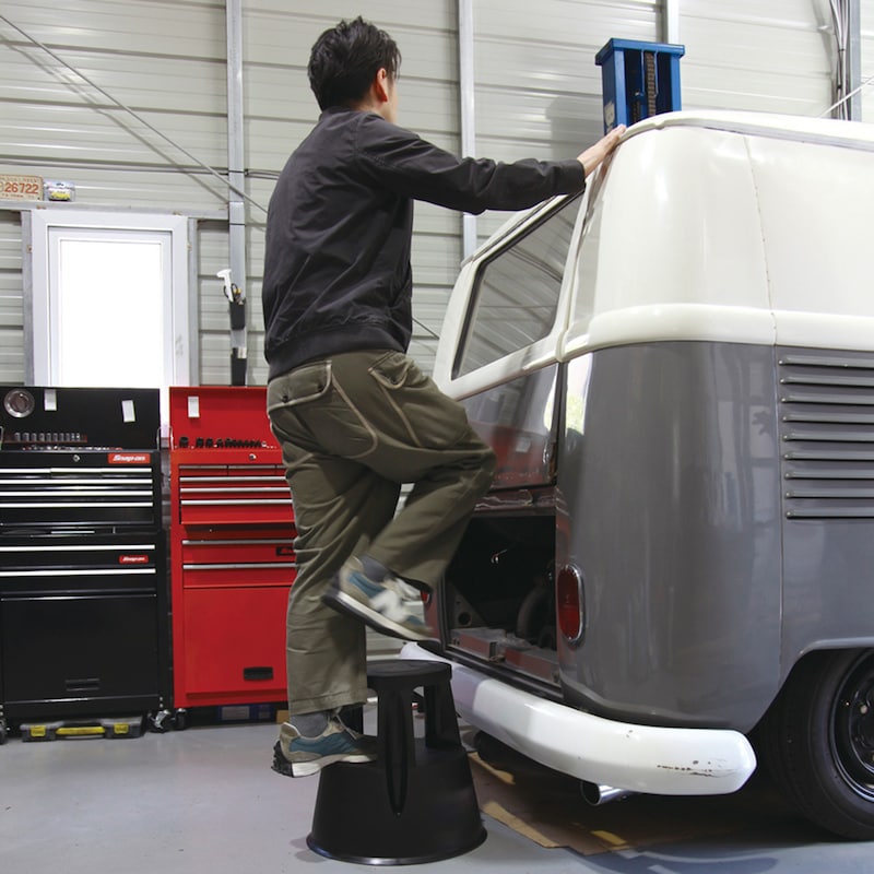 丸く広いステップ面で、どの方向からも安心して乗れます