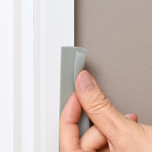 窓とドアのすき間をぴったりガードやわらかチューブテープ