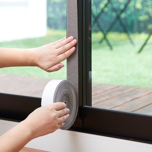 サッシの断熱に枠ピタシート