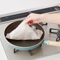両面シリコーンコーティングなので油を使わなくても食材がこびりつきにくく、型崩れしにくい