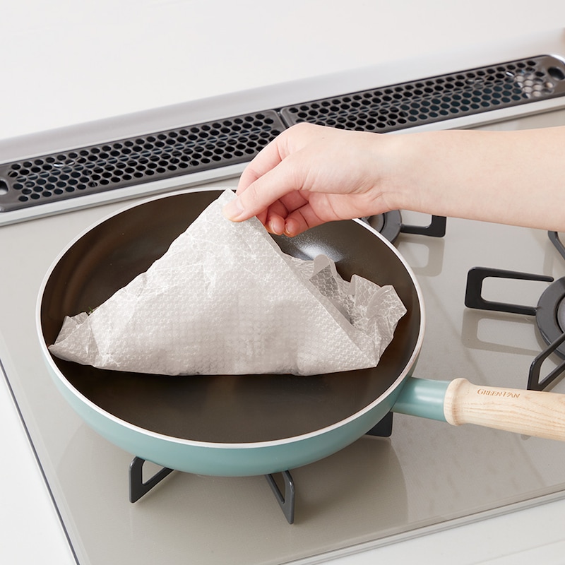 両面シリコーンコーティングなので油を使わなくても食材がこびりつきにくく、型崩れしにくい