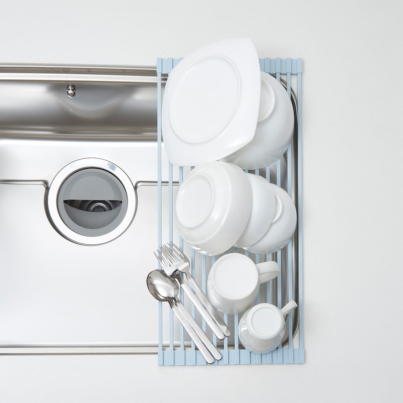 くるっと巻けてコンパクトになるシリコン素材の水切り