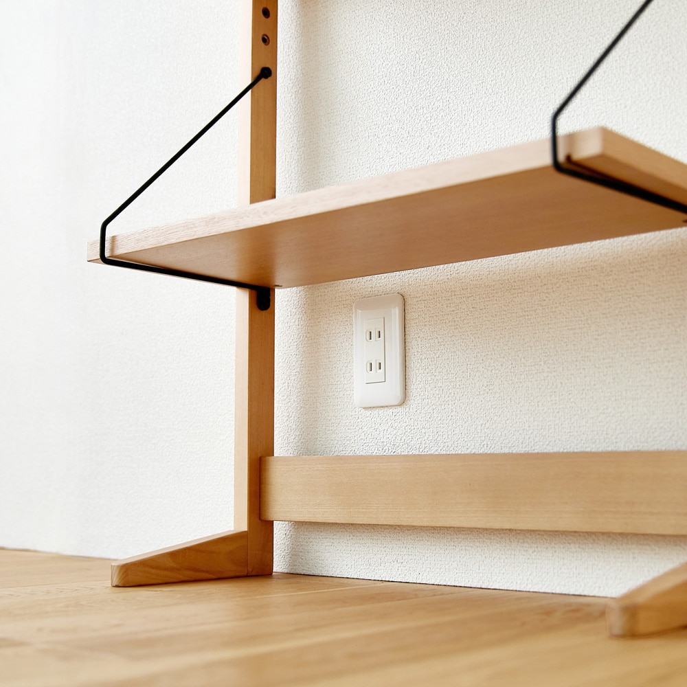 背面オープン仕様でコンセントを塞ぐことなく有効活用できる