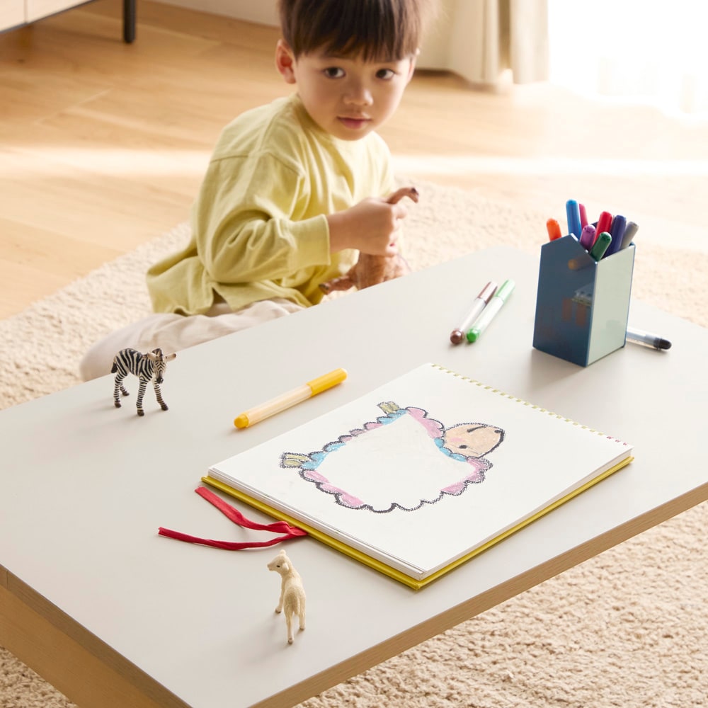 小テーブルはお子様のお絵描きテーブルにも便利