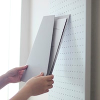 マグネット仕様の収納小物も取り付けられます