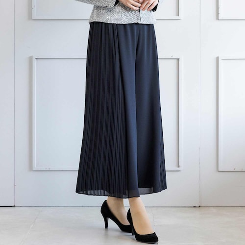 洗えるサイドプリーツのワイドパンツ